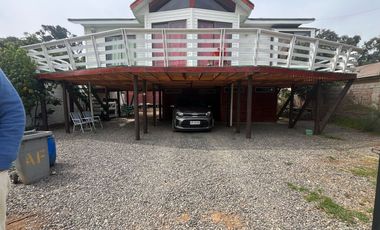 CASA ESTILO NORDICA EL QUISCO NORTE AMOBLADA