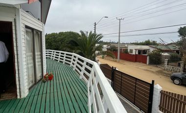 CASA ESTILO NORDICA EL QUISCO NORTE AMOBLADA