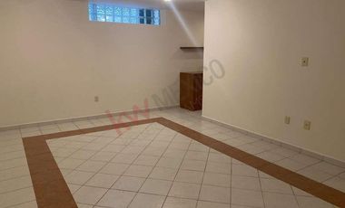 CASA EN RENTA EN PARQUES  DE LA HERRADURA