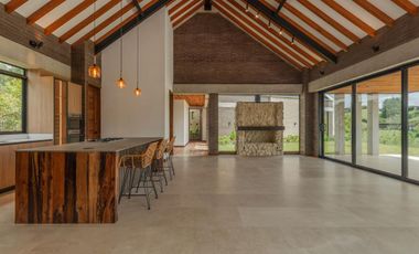 EXCLUSIVA CASA EN VENTA EN MONTESERENO, EL RETIRO