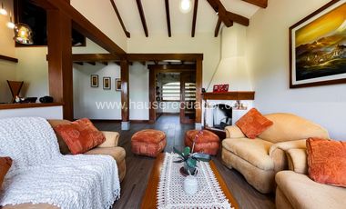 Oportunidad única Casa de una planta con amplios patios, estudio y seguridad en urbanización privada