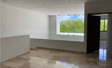 Moderna Casa en venta en zona Yucatán Country club, Mérida
