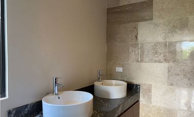 Moderna Casa en venta en zona Yucatán Country club, Mérida