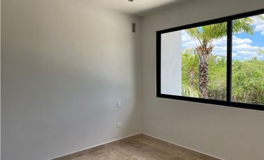 Moderna Casa en venta en zona Yucatán Country club, Mérida