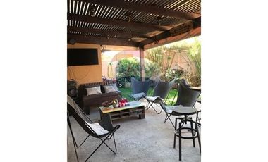 Espectacular Casa con Quincho y Tinaja 3D 2B