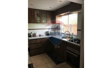 Espectacular Casa con Quincho y Tinaja 3D 2B