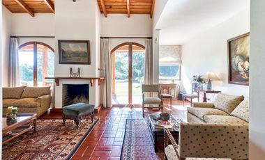 Gran casa familiar en parcela cercana a supermercados y colegios en Talagante