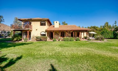 Gran casa familiar en parcela cercana a supermercados y colegios en Talagante