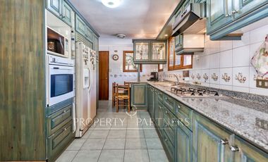 Gran casa familiar en parcela cercana a supermercados y colegios en Talagante