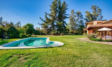 Gran casa familiar en parcela cercana a supermercados y colegios en Talagante