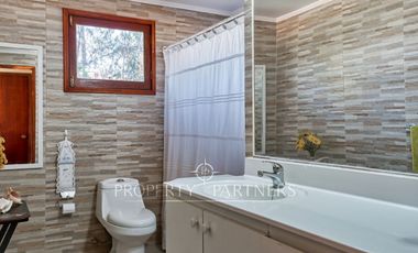 Gran casa familiar en parcela cercana a supermercados y colegios en Talagante