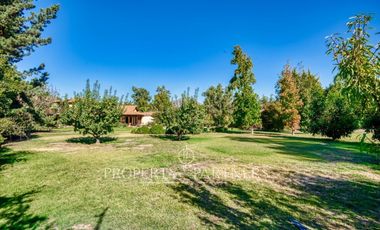 Gran casa familiar en parcela cercana a supermercados y colegios en Talagante