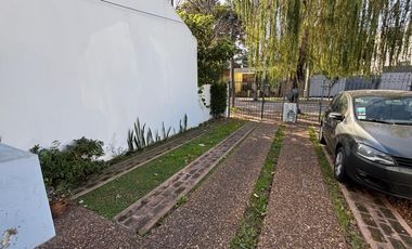 Casa  en Venta Haedo / Moron (A108 8090)