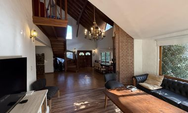 Casa chalet estilo moderno en Venta en barrio privado Club Campos de Golf Las Praderas De Lujan.