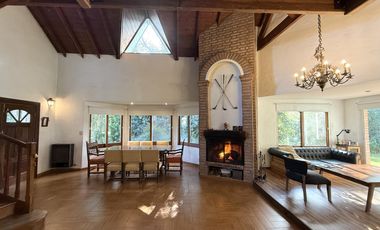 Casa chalet estilo moderno en Venta en barrio privado Club Campos de Golf Las Praderas De Lujan.