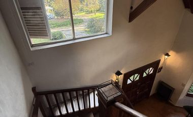 Casa chalet estilo moderno en Venta en barrio privado Club Campos de Golf Las Praderas De Lujan.