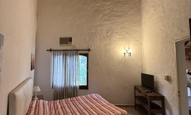 Casa chalet estilo moderno en Venta en barrio privado Club Campos de Golf Las Praderas De Lujan.
