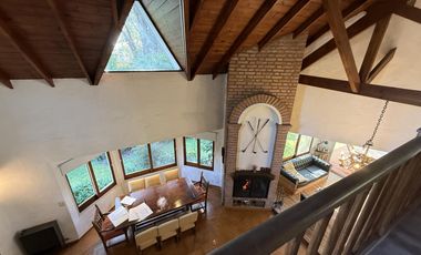 Casa chalet estilo moderno en Venta en barrio privado Club Campos de Golf Las Praderas De Lujan.