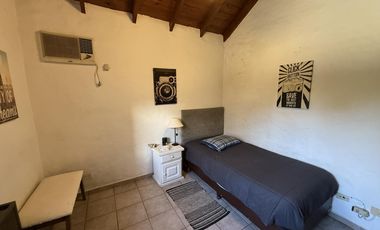 Casa chalet estilo moderno en Venta en barrio privado Club Campos de Golf Las Praderas De Lujan.