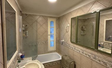 Casa chalet estilo moderno en Venta en barrio privado Club Campos de Golf Las Praderas De Lujan.