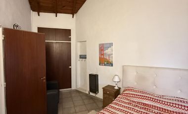 Casa chalet estilo moderno en Venta en barrio privado Club Campos de Golf Las Praderas De Lujan.
