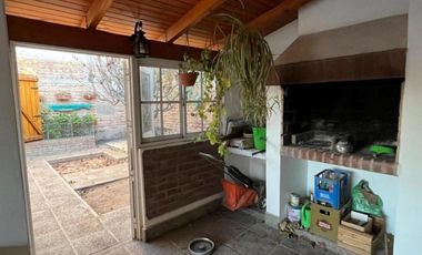 Casa en venta - 3 Dormitorios 2 Baños - Villa Farrel