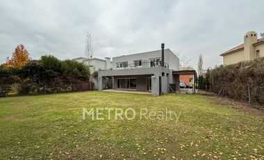 Casa en alquiler con 3 habitaciones en Los Sauces Nordelta