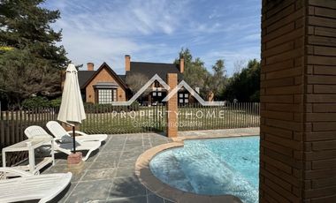 CASA VENTA 7 DORM EN CONDOMINIO LAS BRISAS CHICUREO COLINA