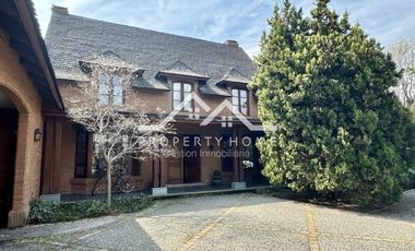 CASA VENTA 7 DORM EN CONDOMINIO LAS BRISAS CHICUREO COLINA