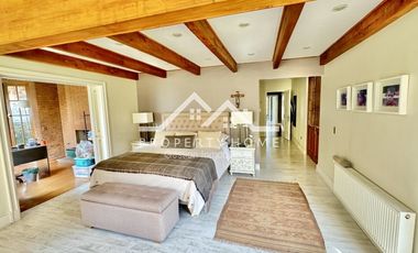 CASA VENTA 7 DORM EN CONDOMINIO LAS BRISAS CHICUREO COLINA