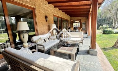 CASA VENTA 7 DORM EN CONDOMINIO LAS BRISAS CHICUREO COLINA