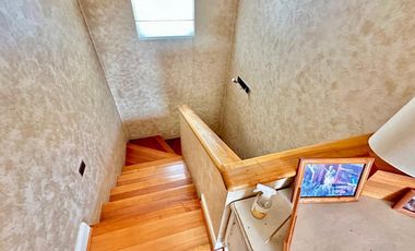 VENTA 5 DORM CHICUREO PIEDRA ROJA