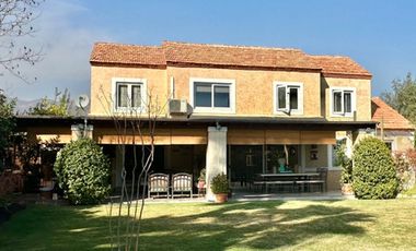 VENTA 5 DORM CHICUREO PIEDRA ROJA