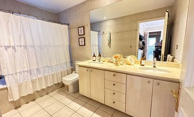 VENTA 5 DORM CHICUREO PIEDRA ROJA