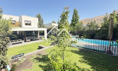 VENTA PRECIOSA CASA EN PIEDRA ROJA 4 DORM + SERV