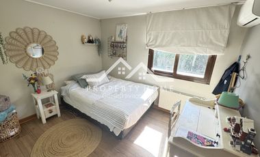 VENTA PRECIOSA CASA EN PIEDRA ROJA 4 DORM + SERV