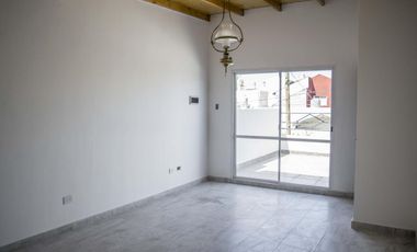PH de 3 ambientes en alquiler en Martínez.