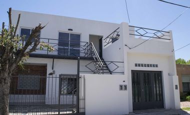 PH de 3 ambientes en alquiler en Martínez.