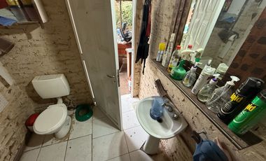 VENTA CASA 2 DORMITORIOS CON PIELTA EN FUNES