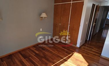 Departamento 3 Amb.  en Ramos Mejia - Céntrico, C/Balcón al Fte y Cochera Cubierta