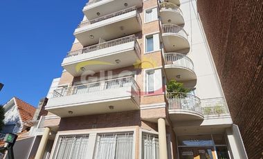 Departamento 3 Amb.  en Ramos Mejia - Céntrico, C/Balcón al Fte y Cochera Cubierta