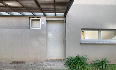Departamento en  El Palmar.Venta y/o alquiler anual- Dos dormitorios- Jardín