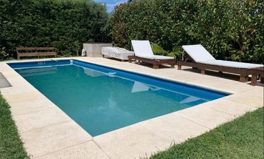 LF. OPORTUNIDAD! HERMOSA CASA CON PILETA EN SAN RAMON, PILAR DEL ESTE