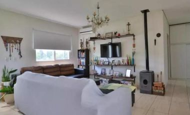 LF. OPORTUNIDAD! HERMOSA CASA CON PILETA EN SAN RAMON, PILAR DEL ESTE
