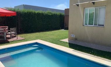 LF. OPORTUNIDAD! HERMOSA CASA CON PILETA EN SAN RAMON, PILAR DEL ESTE