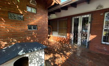 Casa con quincho o departamento ideal 2 familias - Venta - vende Gabriel Suarez  - APTA A CREDITO