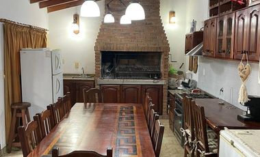 Casa con quincho o departamento ideal 2 familias - Venta - vende Gabriel Suarez  - APTA A CREDITO