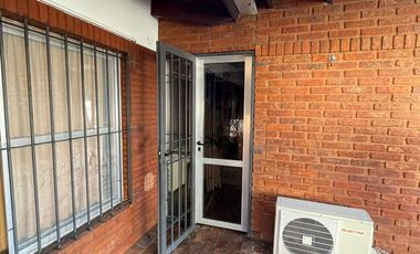 Casa con quincho o departamento ideal 2 familias - Venta - vende Gabriel Suarez  - APTA A CREDITO