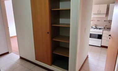 Departamento 2 y medio ambientes con balcon en Villa Ballester