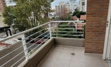Departamento 2 y medio ambientes con balcon en Villa Ballester